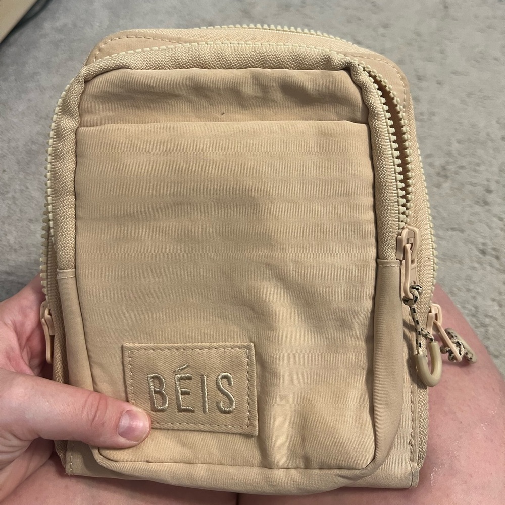 Beis Sport Sling in Beige